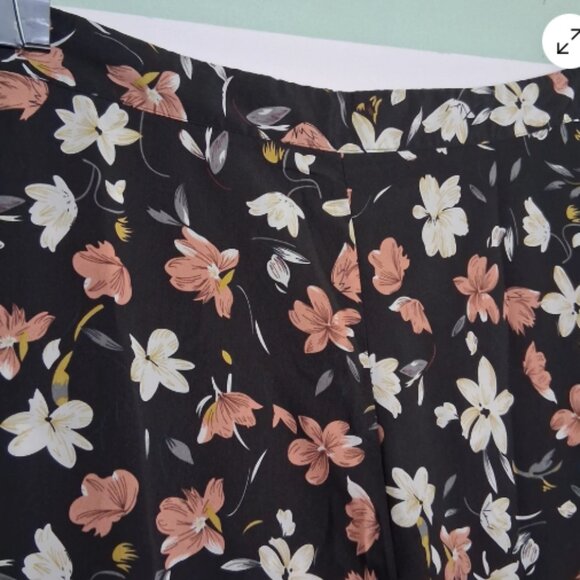 SheIn Curve Palazzo Pants 4XL Black Floral Wide Leg Flowy Plus Size E16 - Picture 7 of 8